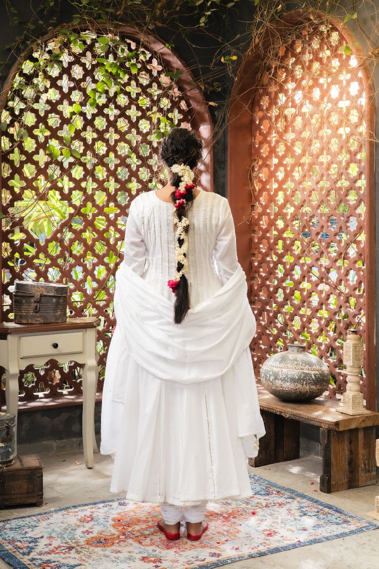 'CHAAND BIBI' White Mulmul Cotton Anarkali (Set Of 3)