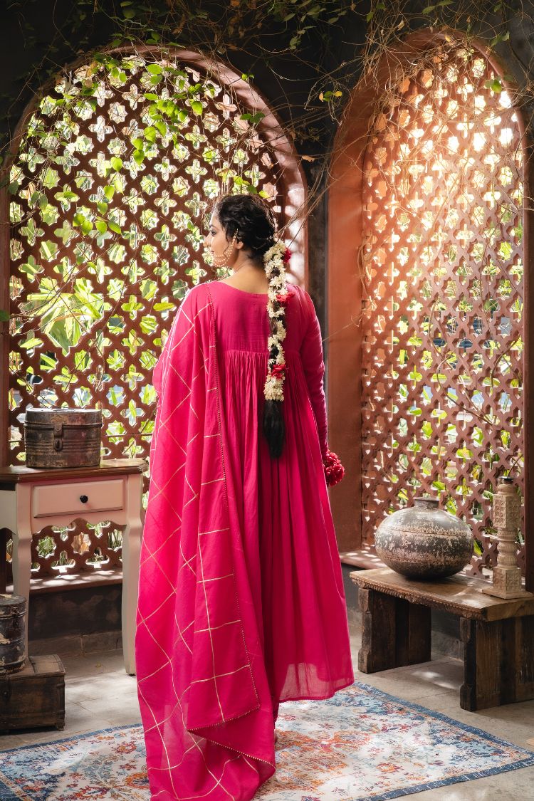 'ITTR-E-GUL' Rani Pink Mulmul Cotton Anarkali (Set Of 3)