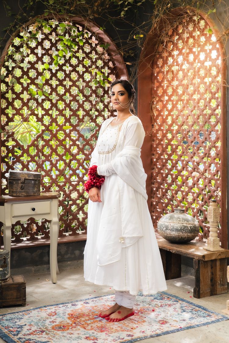 'CHAAND BIBI' White Mulmul Cotton Anarkali (Set Of 3)
