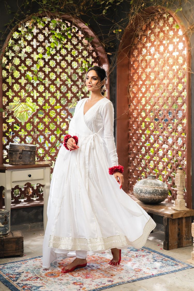'BEEBO JAAN' White Mulmul Cotton Anarkali (Set Of 3)