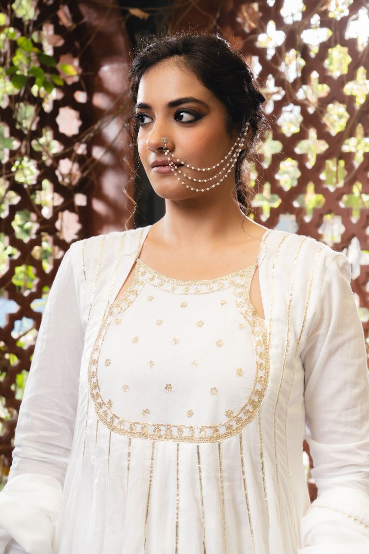 'CHAAND BIBI' White Mulmul Cotton Anarkali (Set Of 3)