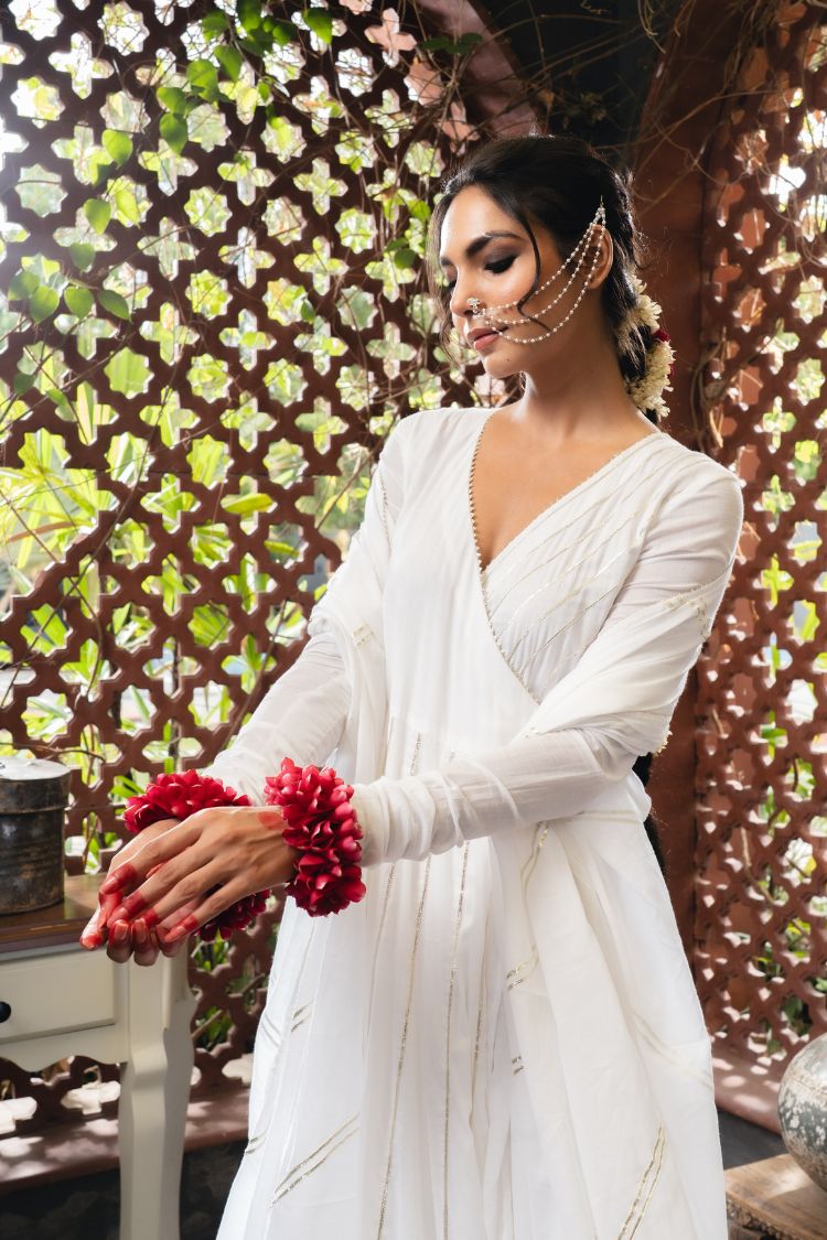 'BEEBO JAAN' White Mulmul Cotton Anarkali (Set Of 3)