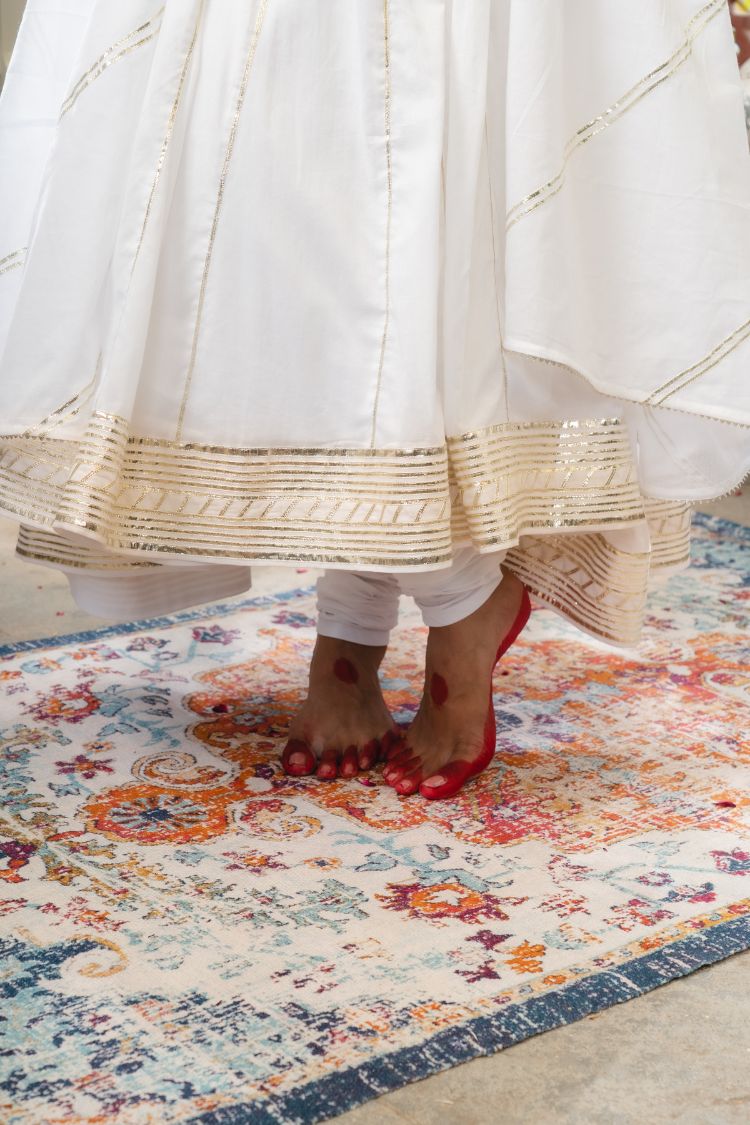 'BEEBO JAAN' White Mulmul Cotton Anarkali (Set Of 3)