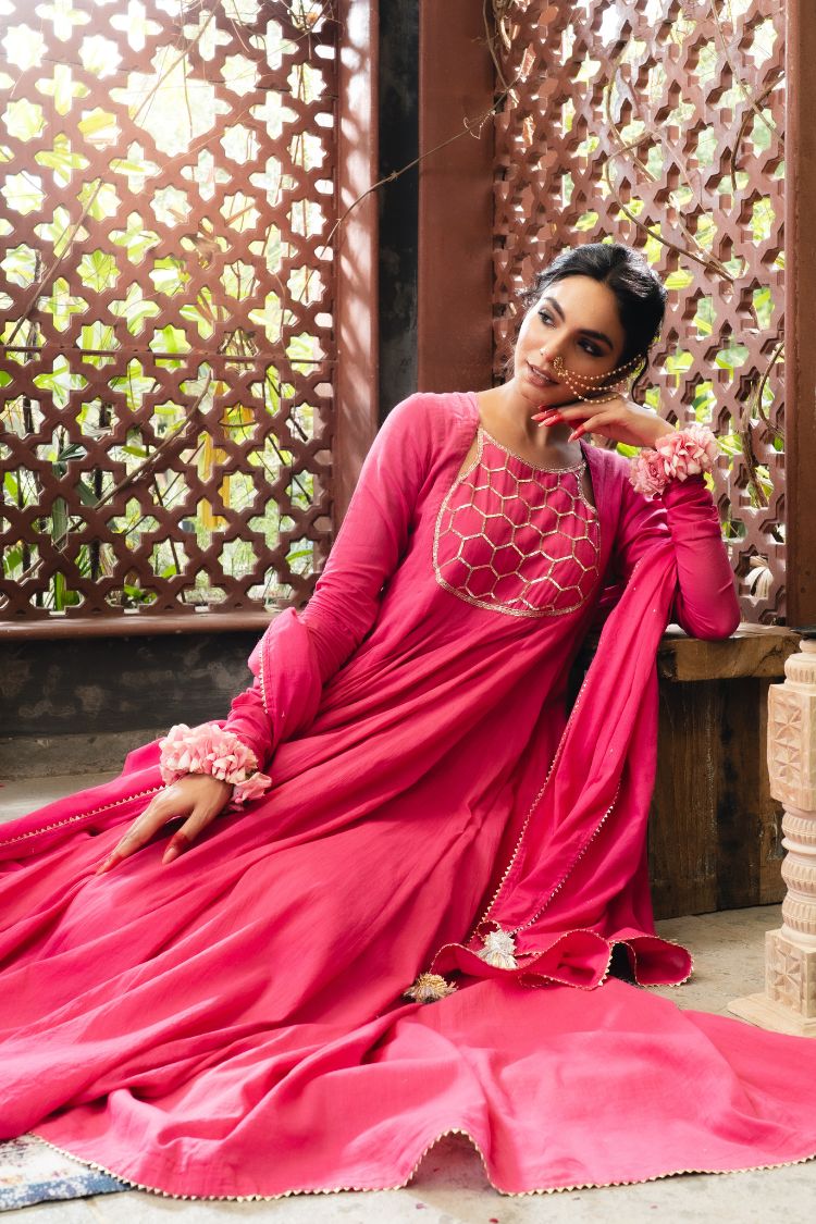 'PAKEEZAH' Rani Pink Mulmul Cotton Anarkali (Set Of 3)