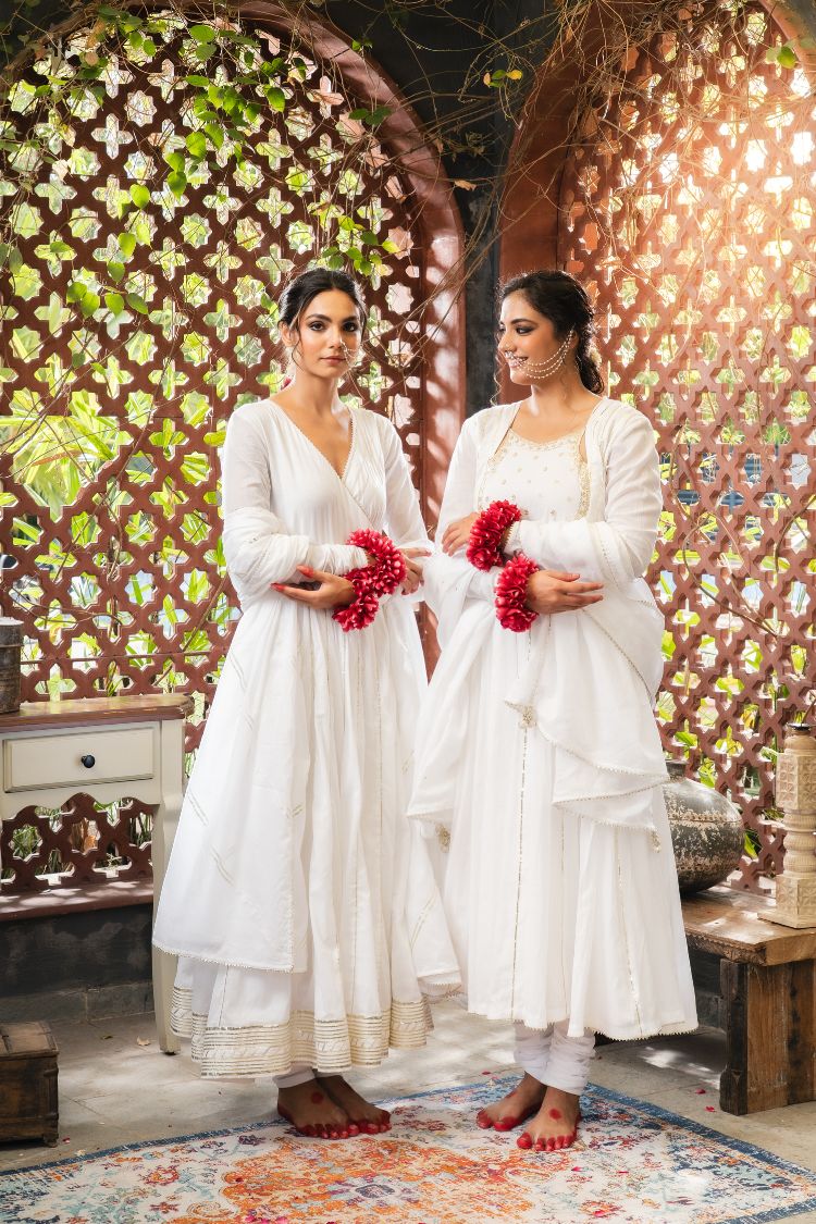 'CHAAND BIBI' White Mulmul Cotton Anarkali (Set Of 3)