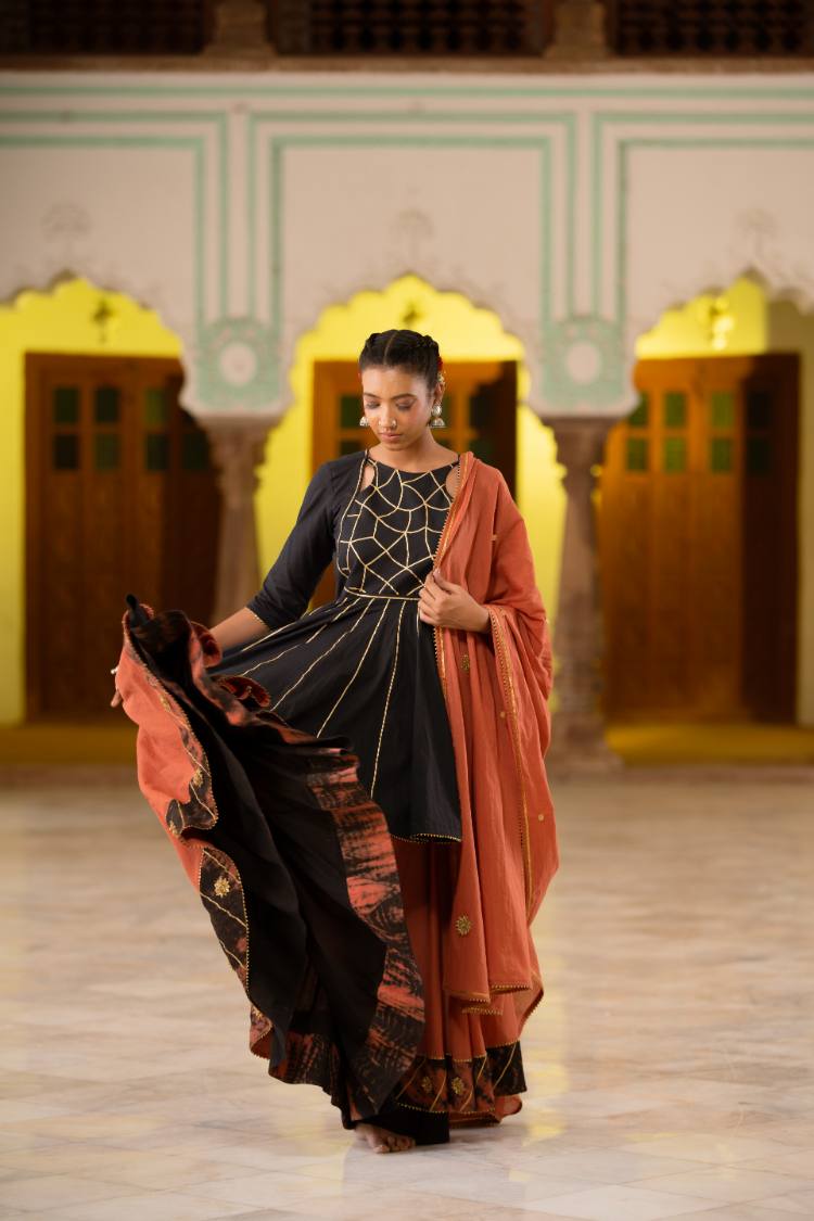 'NAKHRALI' Rust Mulmul Cotton Kalidar Ghaghra (Set Of 3)