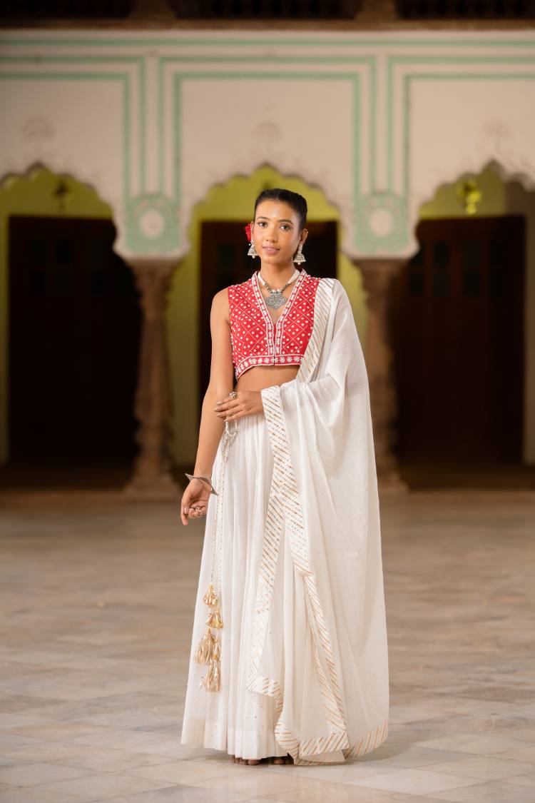 'NOORANI' White Mulmul Cotton Kalidar Ghaghra