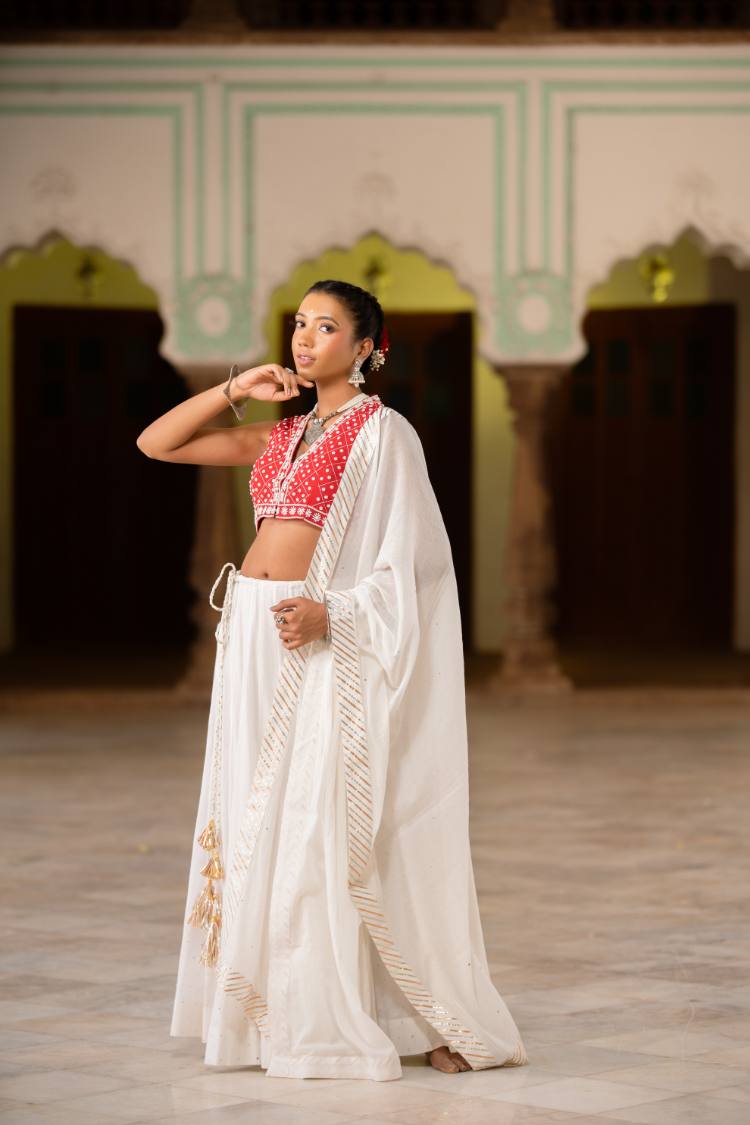 'NOORANI' White Mulmul Cotton Kalidar Ghaghra