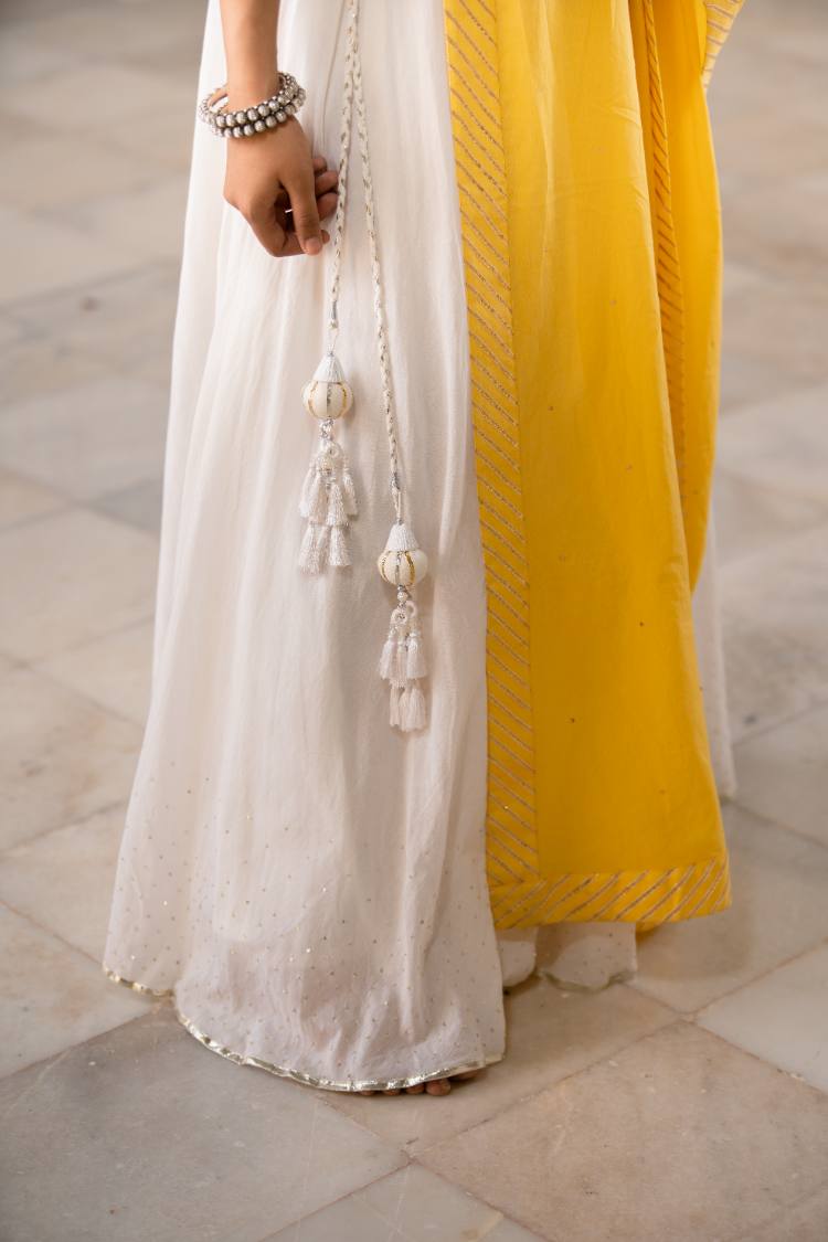 'ULFAT' White Mulmul Cotton Kalidar Ghaghra (Set Of 3)