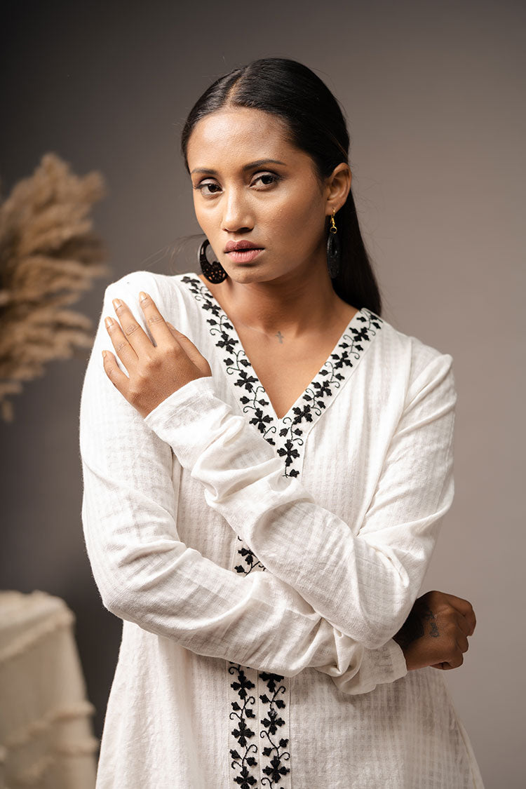 'AGELESS BEAUTY' White Handwoven Cotton Dress