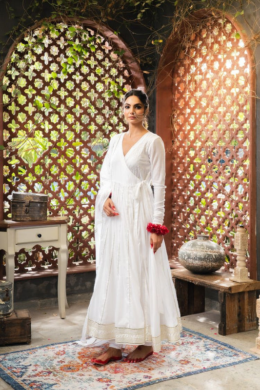 'BEEBO JAAN' White Mulmul Cotton Anarkali (Set Of 3)
