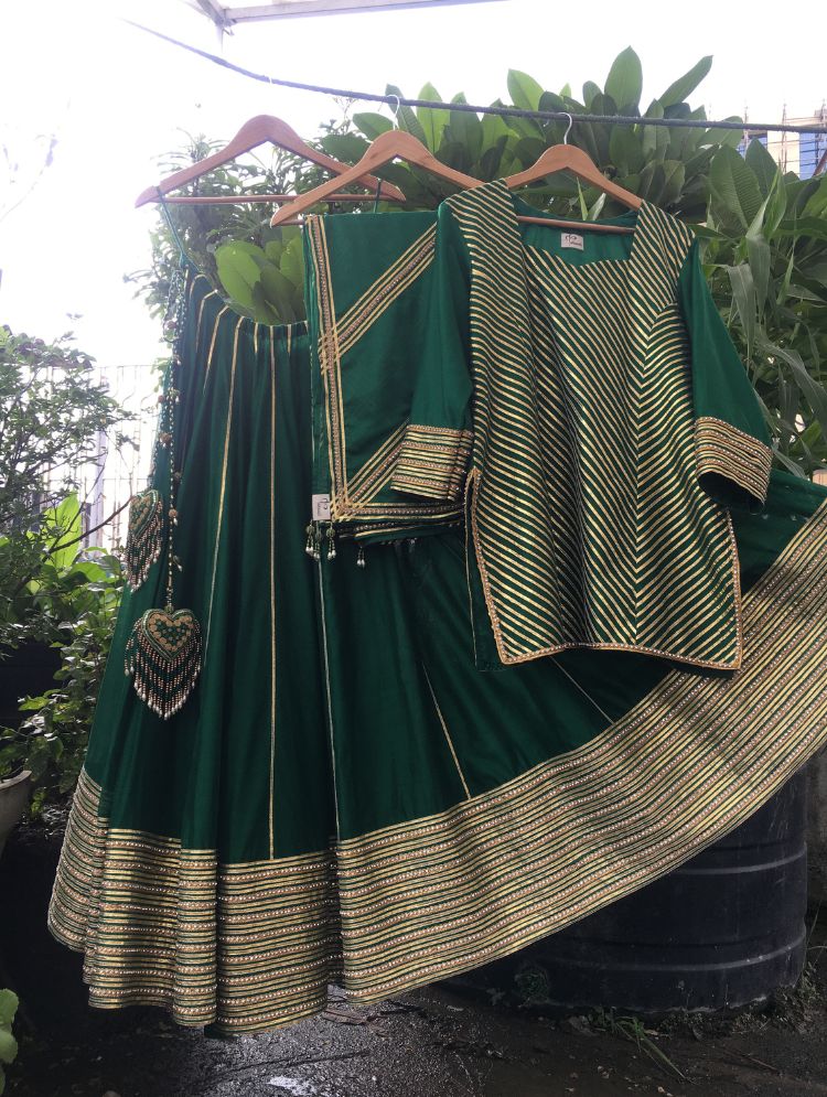 'MRIGNAYANI' Green Handloom Chanderi Silk Kalidar Ghaghra (Set Of 3)