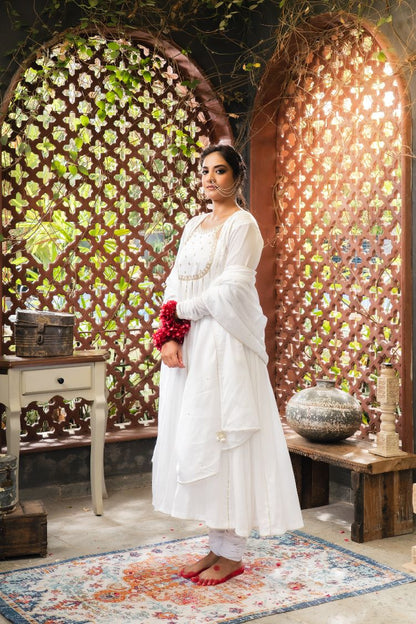 'CHAAND BIBI' White Mulmul Cotton Anarkali (Set Of 3)