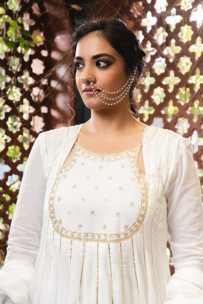 'CHAAND BIBI' White Mulmul Cotton Anarkali (Set Of 3)
