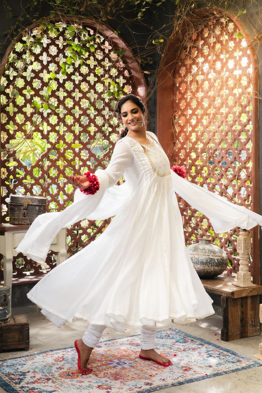 'CHAAND BIBI' White Mulmul Cotton Anarkali (Set Of 3)