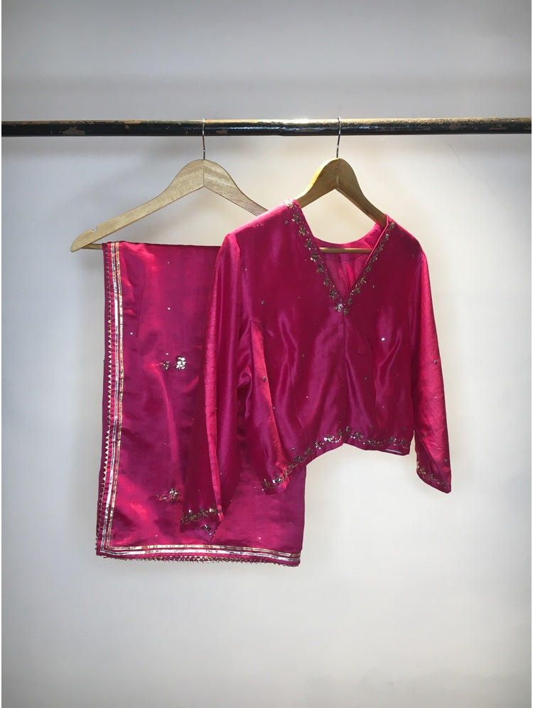 'ISHQ CHANDERI' Rani Pink Handloom Chanderi Silk Saree (Set Of 2)