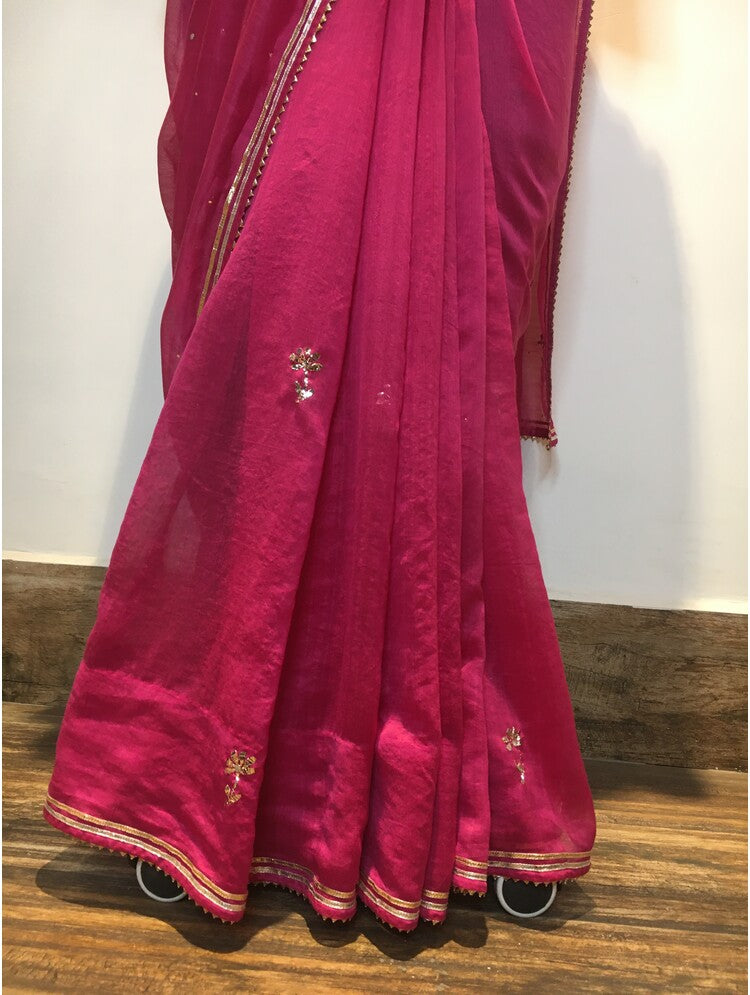 'ISHQ CHANDERI' Rani Pink Handloom Chanderi Silk Saree (Set Of 2)