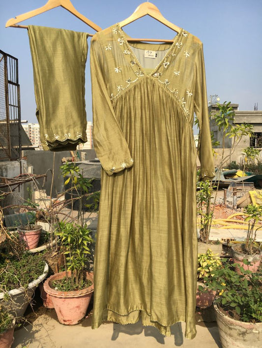 Studio Sample - 'HASEENA' Handloom Chanderi Silk Hand Embroidered Kurta & Pant Set
