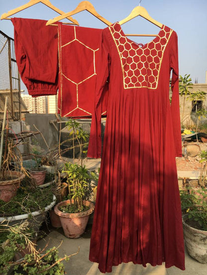 Studio Sample - 'GULABJAL' Maroon Mulmul  Cotton Anarkali (Set Of 3)