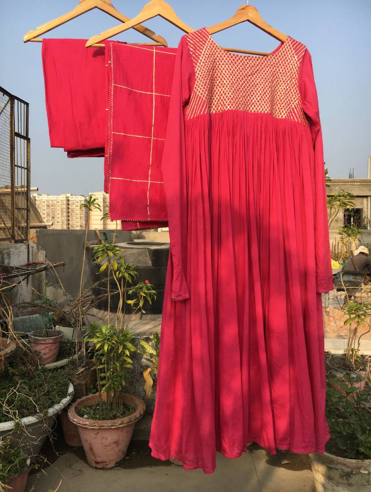Studio Sample - 'ITTR-E-GUL' Rani Pink Mulmul Cotton Anarkali (Set Of 3)