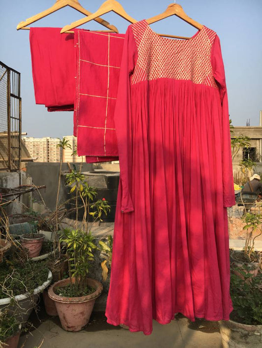 Studio Sample - 'ITTR-E-GUL' Rani Pink Mulmul Cotton Anarkali (Set Of 3)