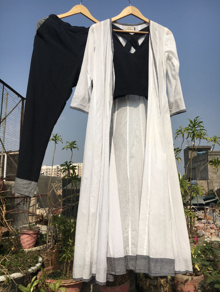 Studio Sample - 'THE PROPOSAL' Black And White Handwoven Cotton Set With Mulmul Shrug