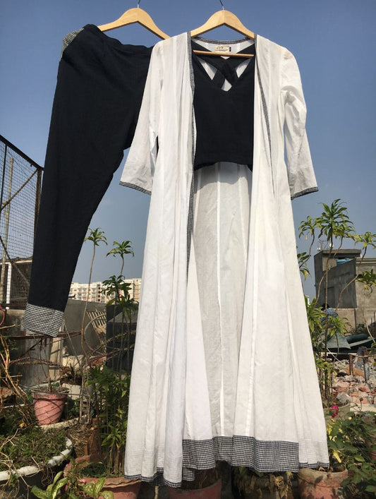Studio Sample - 'THE PROPOSAL' Black And White Handwoven Cotton Set With Mulmul Shrug