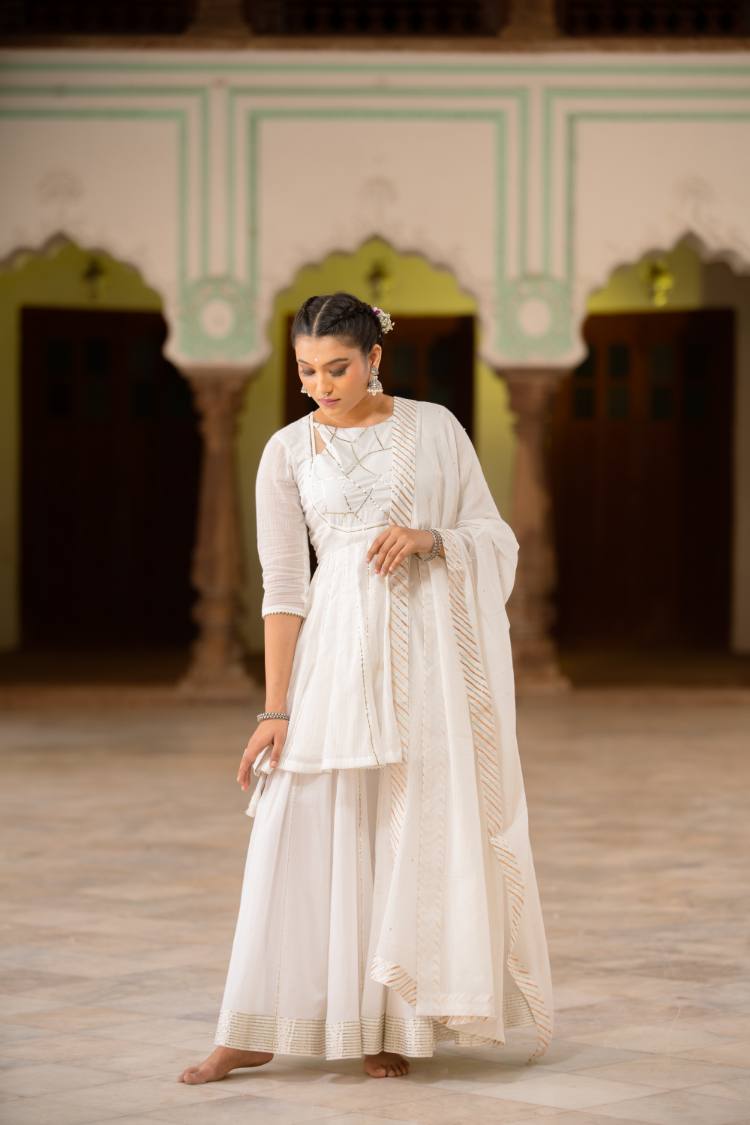 'QURBAT' White Mulmul  Cotton Dupatta