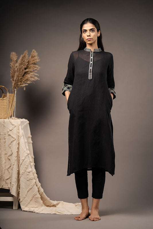 BLACK Handwoven Muslin Cotton Kurta And Pant (Set Of 2)